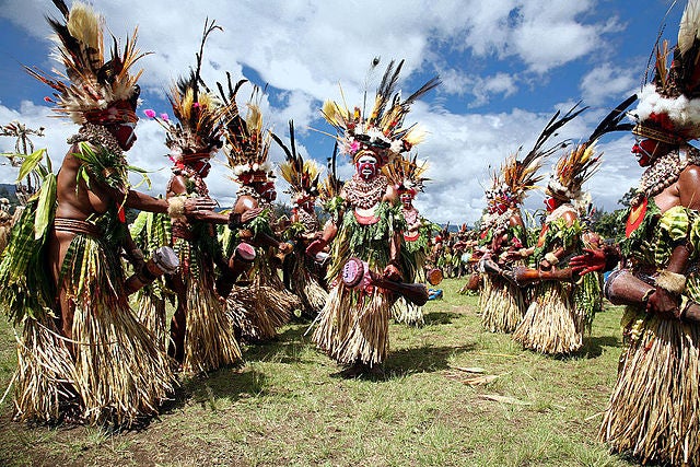 Tradiciones De Port Moresby: Costumbres, Creencias, Religión, Vestimenta