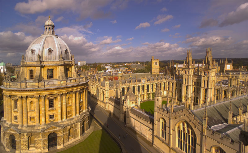 Tradiciones y Cultura de Oxford: Religión, Fiestas, Costumbres y Más