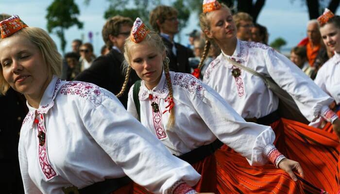 Tradiciones y Cultura de Tallín: Religión, Fiestas, Costumbres y Más
