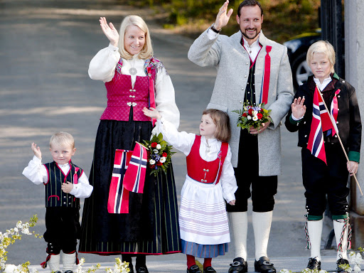 Tradiciones y Cultura Noruega: Religión, Costumbres, Comidas y Más